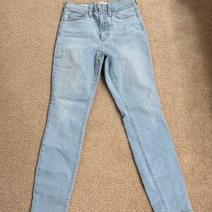 Universal Thread Light Wash Women's Jeans